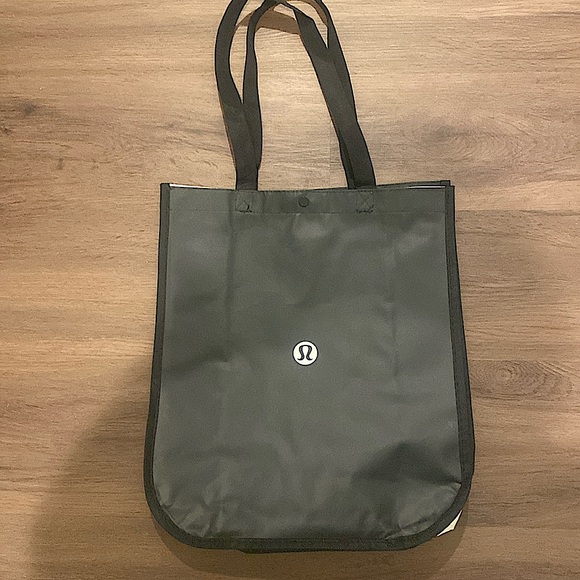 BRAND New: Lululemon reusable shopping bag (black) large - Picture 4 of 10